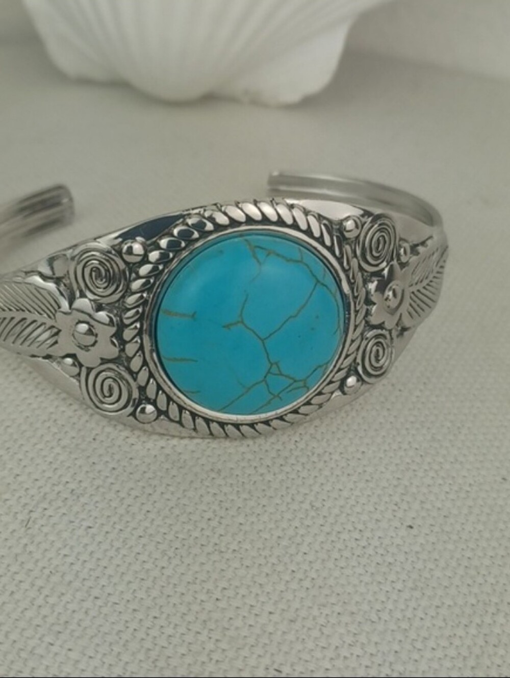 Turquoise Tone Crackle Stone Highly Crafted Silver Cuff Bracelet